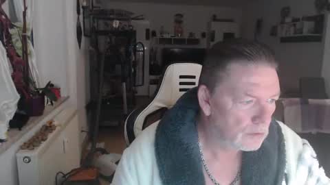 deinprinz2312 online show from November 2025 05:29:02 AM