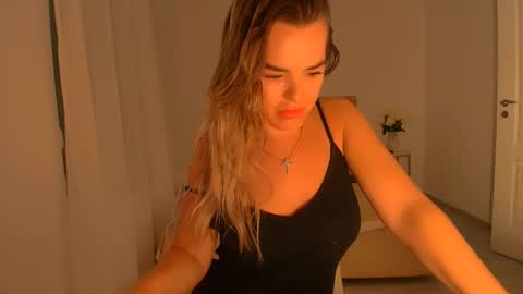 Snapshot of deliadelicious chatting on September 2025 08:25:02 AM deliadelicious online show from September 2025 08:25:02 AM