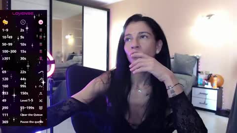 Nicole online show from November 2025 10:27:01 AM