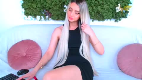 deliciaalove online show from May 2026 06:49:02 PM