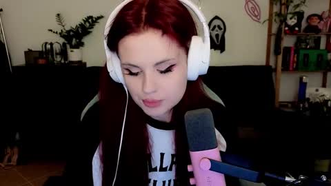 dellacrush_ online show from December 2025 07:53:02 PM