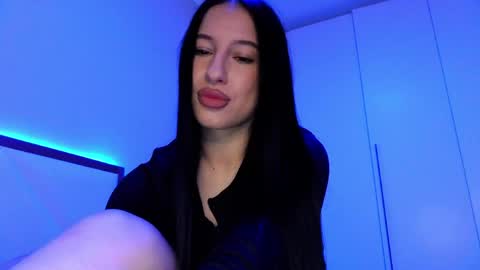 delly_love online show from April 2026 07:22:01 PM