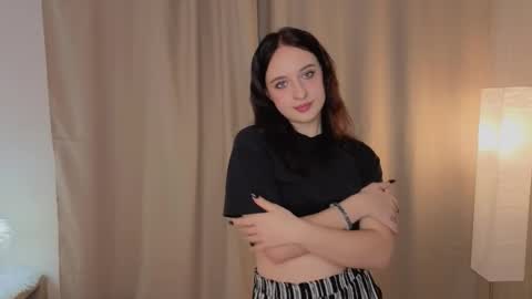 Emilia online show from November 2025 04:22:02 AM