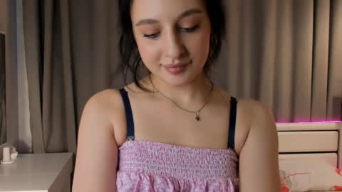 Emilia online show from November 2025 04:45:02 AM