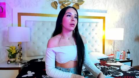Snapshot of delphine_doll chatting on May 2026 06:58:01 PM Delia online show from May 2026 06:58:01 PM
