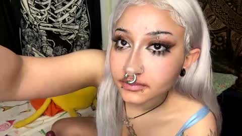 Snapshot of deluxxxeblu chatting on December 2024 02:41:01 AM TankinBody online show from December 2024 02:41:01 AM