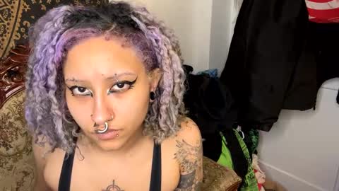 Snapshot of deluxxxeblu chatting on January 2025 10:18:01 PM TankinBody online show from January 2025 10:18:01 PM