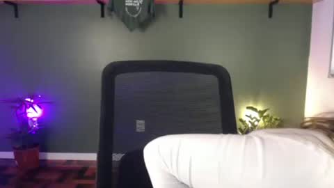 Snapshot of demmetria chatting on May 2026 06:14:02 PM demmetria online show from May 2026 06:14:02 PM