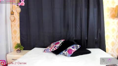 Denisse online show from September 2025 12:21:02 PM