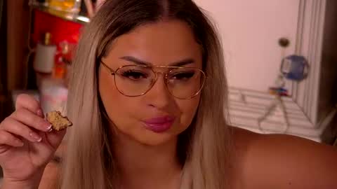 Ela online show from April 2026 11:21:03 PM