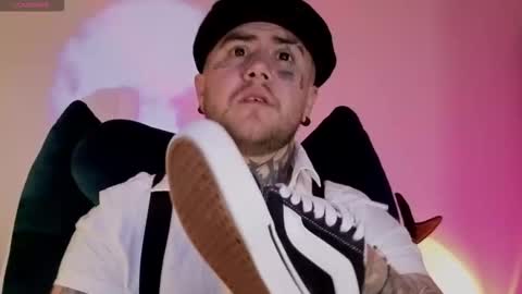 Snapshot of denjig chatting on November 2025 03:29:02 AM Oliver online show from November 2025 03:29:02 AM