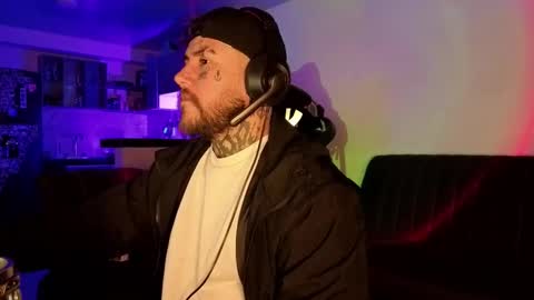 Snapshot of denjig chatting on February 2026 04:11:01 AM Oliver online show from February 2026 04:11:01 AM