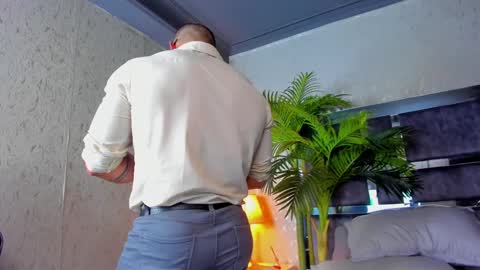 dennis_cox_ online show from February 2025 03:28:02 PM