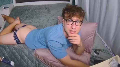 Dennis online show from October 2025 06:26:02 PM