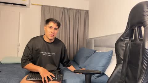 Dereck online show from December 2024 10:30:02 PM