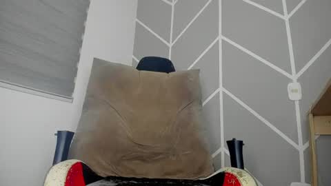 dereckhardd online show from July 2026 11:22:01 PM