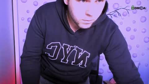 derek_hawk_ online show from March 2026 09:03:02 PM