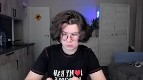 Derek online show from June 2026 08:33:02 PM