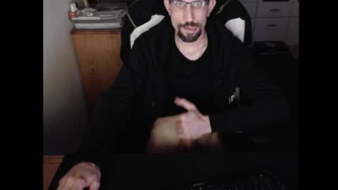 Snapshot of dermattes chatting on December 2025 03:41:01 PM dermattes online show from December 2025 03:41:01 PM