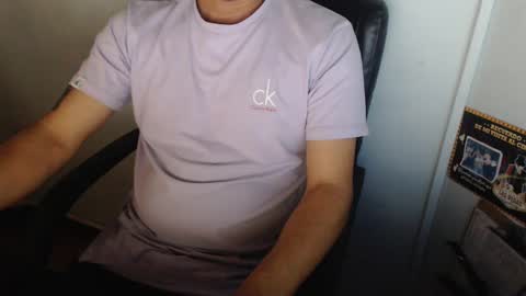 Snapshot of derrik_ chatting on September 2025 02:10:01 PM online show from September 2025 02:10:01 PM