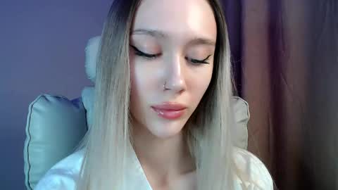 Snapshot of des_ch chatting on April 2026 05:30:01 PM Ari online show from April 2026 05:30:01 PM