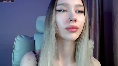 Snapshot of des_ch chatting on May 2026 05:10:02 PM Ari online show from May 2026 05:10:02 PM