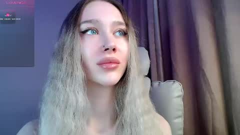 Snapshot of des_ch chatting on May 2026 05:42:04 PM Ari online show from May 2026 05:42:04 PM
