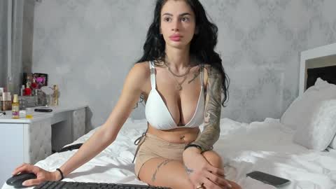 Snapshot of desert2blosom chatting on December 2024 12:34:02 AM Mia online show from December 2024 12:34:02 AM