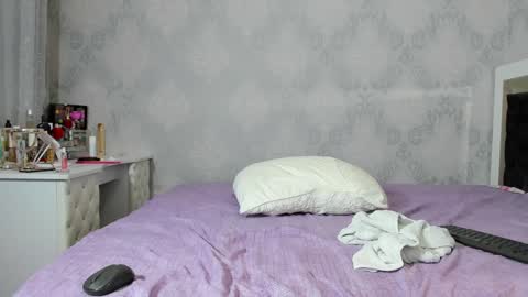 Snapshot of desert2blosom chatting on December 2024 01:18:02 AM Mia online show from December 2024 01:18:02 AM