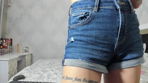 Snapshot of desert2blosom chatting on March 2025 12:10:02 AM Mia online show from March 2025 12:10:02 AM