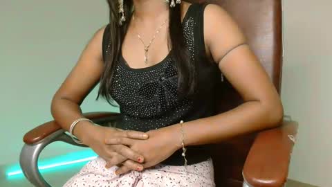 Snapshot of desi_baby_doll chatting on November 2025 07:08:01 AM Dolly online show from November 2025 07:08:01 AM