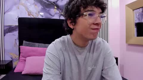 Snapshot of desire_ecstasy chatting on November 2025 01:00:02 PM desire_ecstasy online show from November 2025 01:00:02 PM