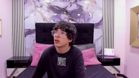 Snapshot of desire_ecstasy chatting on December 2025 01:09:01 PM desire_ecstasy online show from December 2025 01:09:01 PM