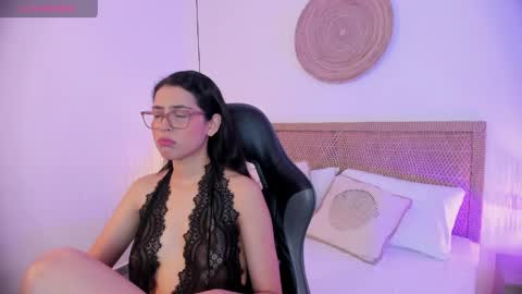 Snapshot of desireee_ chatting on April 2026 12:45:02 PM desire online show from April 2026 12:45:02 PM