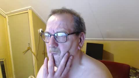 Snapshot of destelp chatting on April 2026 08:57:02 PM destelp online show from April 2026 08:57:02 PM