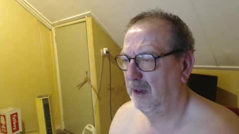 Snapshot of destelp chatting on May 2026 04:33:01 PM destelp online show from May 2026 04:33:01 PM