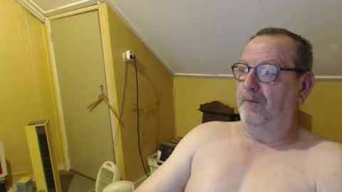 Snapshot of destelp chatting on May 2026 04:29:01 AM destelp online show from May 2026 04:29:01 AM