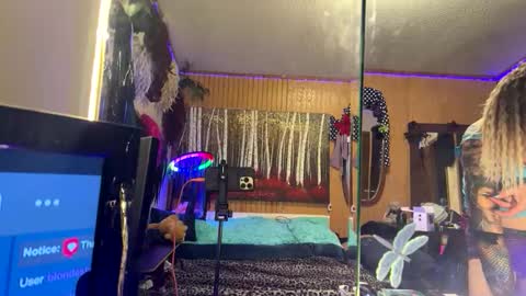 devilinsidedaisy online show from June 2026 03:18:02 AM