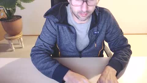 Snapshot of devswiss chatting on October 2025 07:29:01 AM DevSwiss online show from October 2025 07:29:01 AM