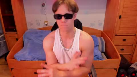 Snapshot of dexter_bennett chatting on May 2026 07:01:02 PM Dexter online show from May 2026 07:01:02 PM