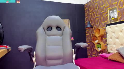 Madisson online show from December 2024 08:15:01 PM