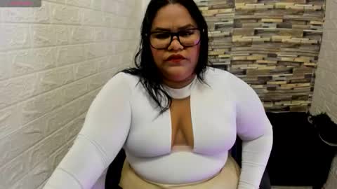 DHEVORA online show from November 2025 01:21:02 PM