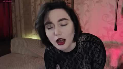 Diana Di Honey online show from December 2025 01:29:01 PM