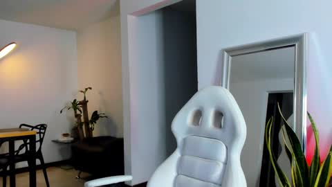 Snapshot of diagostone chatting on February 2025 11:45:01 PM Diego online show from February 2025 11:45:01 PM