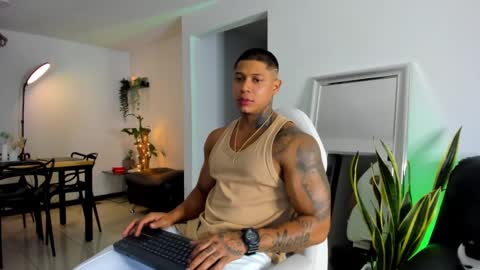 Snapshot of diagostone chatting on March 2025 11:22:01 PM Diego online show from March 2025 11:22:01 PM