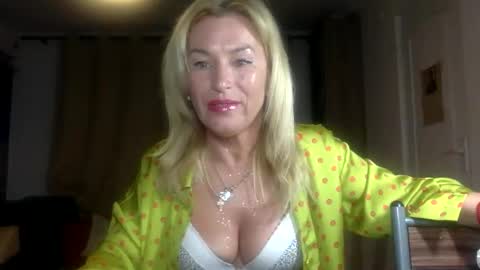 Snapshot of diana583578 chatting on March 2026 05:06:01 PM diana583578 online show from March 2026 05:06:01 PM