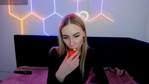 Diana  online show from February 2025 08:42:01 AM