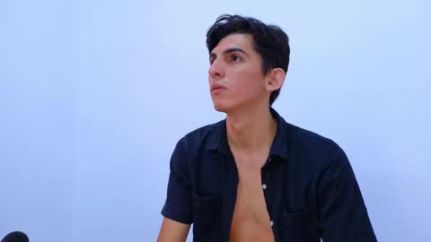 Ana  Leo online show from February 2025 12:24:01 PM