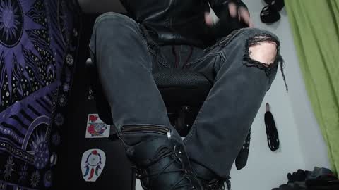 Snapshot of dicaprioo_ chatting on December 2024 02:23:01 AM DICAPRIO online show from December 2024 02:23:01 AM