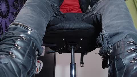 Snapshot of dicaprioo_ chatting on December 2024 09:29:02 PM DICAPRIO online show from December 2024 09:29:02 PM